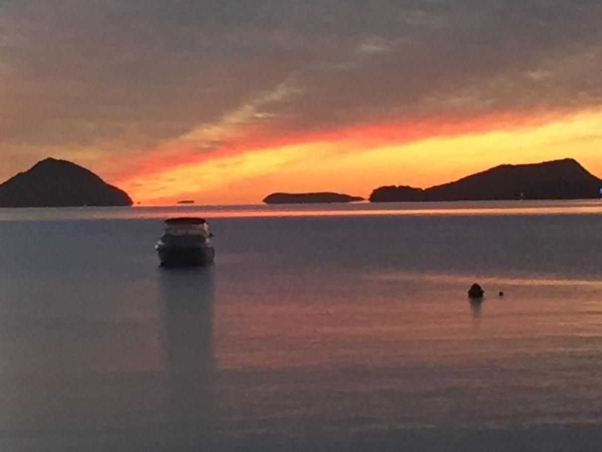 The Clippers 1 Fabulous Waterfront Unit Appartement Salamander Bay Buitenkant foto